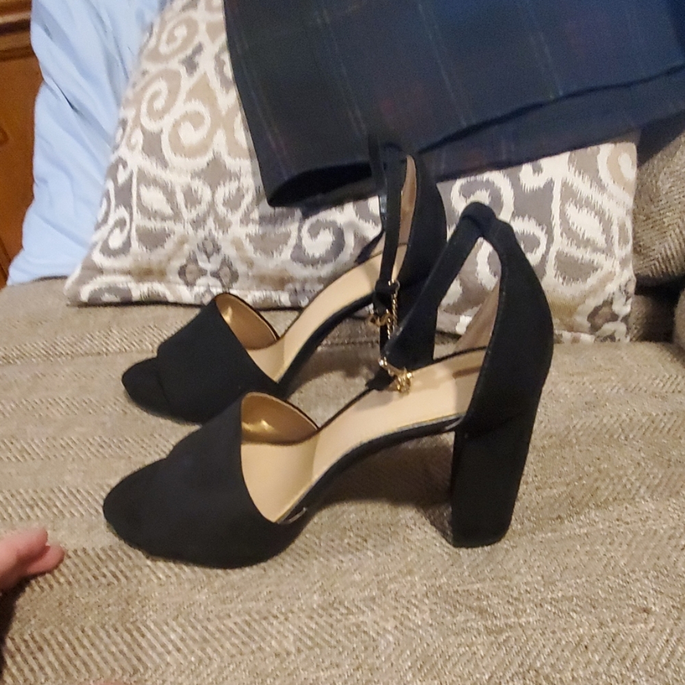H&M Heels - Picture 3 of 4